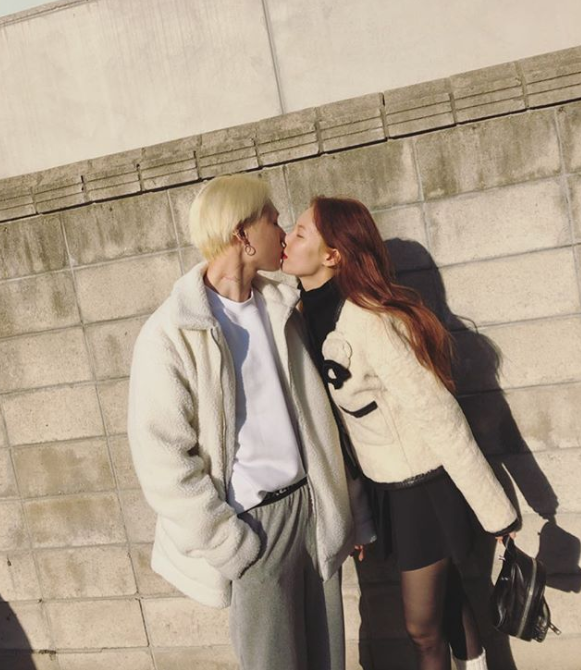 '당당한 공개 열애' 현아♥이던, 사랑 넘치는 뽀뽀[★SNS]