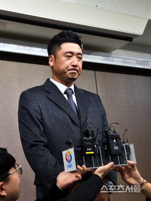 문우람 관련 상벌위원회 참가한 이택근[포토]