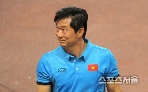 FC 아브닐의 초대 감독으로 선임된 배명호 감독