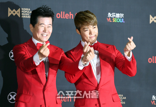 [포토] 태진아-강남, 하트 부자