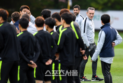 [포토] 벤투 감독 \'흐믓한 미소\'