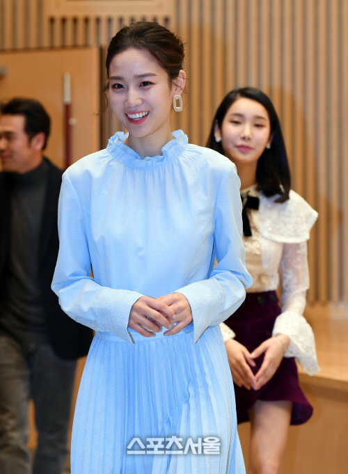 [포토] 장희령, 미소 머금은 채