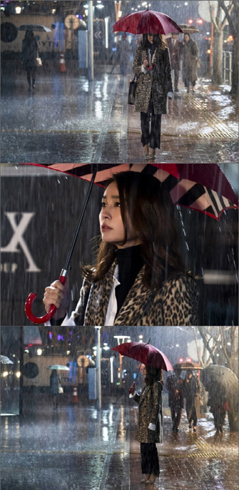 '운명과 분노' 이민정, 비 내리는 거리 홀로 배회 이유는?