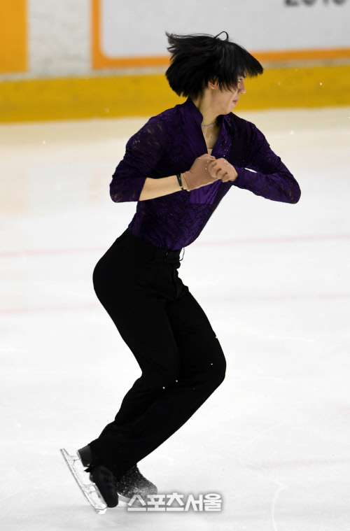 KB금융 전국 남녀피겨스케팅 차준환, 깔끔한 착빙[포토]