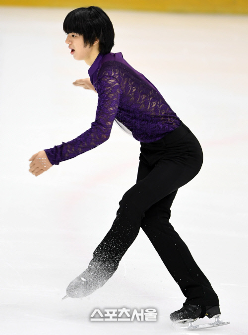 KB금융 전국 남녀피겨스케팅 차준환, 부드러운 착빙[포토]