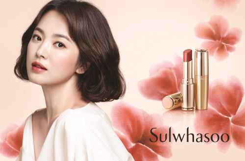 [2018 히트상품] 아모레퍼시픽, '송혜교 립스틱' 설화수 '에센셜 립세럼 스틱'