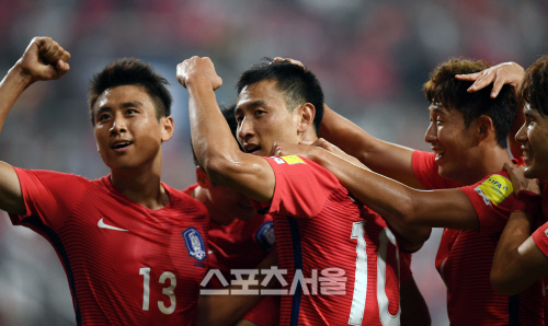 [SS포토] 이청용-구자철-지동원, 나란히 골!