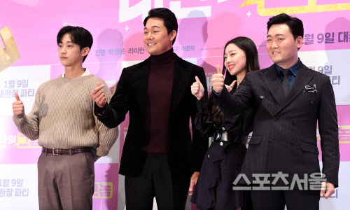 [포토] 진영-박성웅-이수민-이준혁, 엄지 척~!