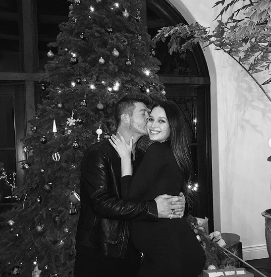 로빈 시크, 17세 연하 모델 여자친구와 약혼[할리웃톡]