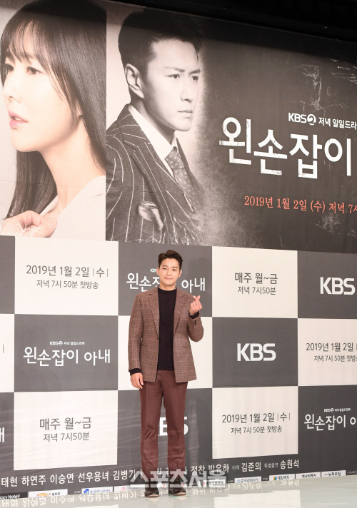 왼손잡이 아내. 김진우..페이스오프!![포토]