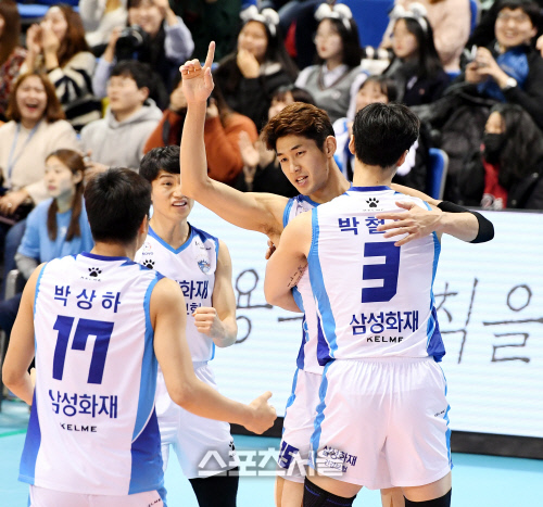 [포토] 삼성화재 지태환, 2세트는...내가 끝냈다!