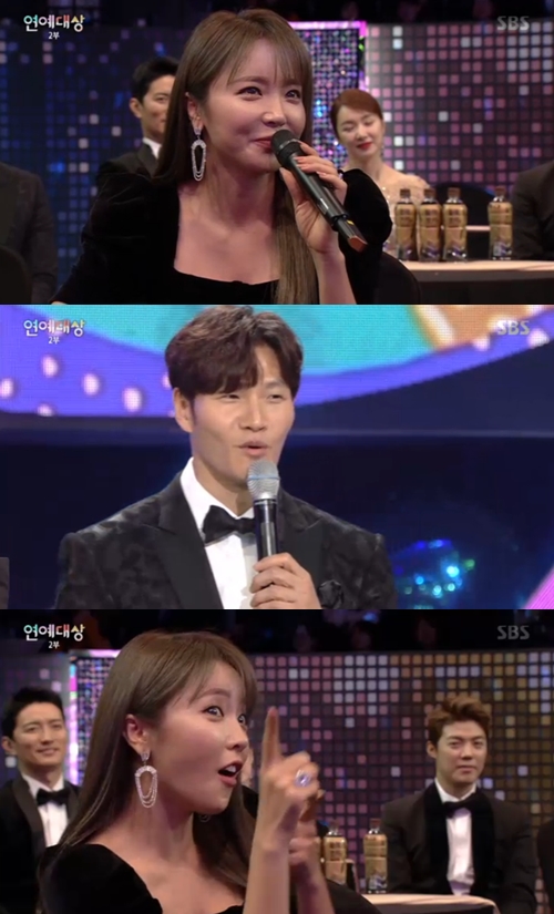 홍진영 "김종국 매력? 눈 작고 힘 좋고 까맣다" 폭소[SBS 연예대상]