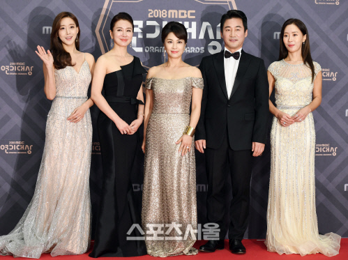 [포토] 오승아,이일화,김혜선,전노민,김희정, 화사한 분위기의 '비밀과 거짓말' 배우들