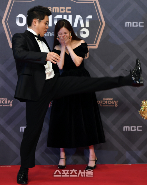 [포토] 서현, 김용만 재기차기에 함박웃음