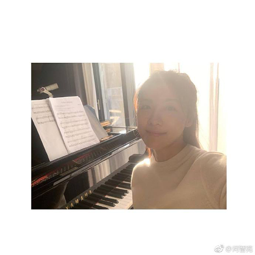 하지원, 미모가 열일 중…피아노 앞에서 청순 매력[★SNS]