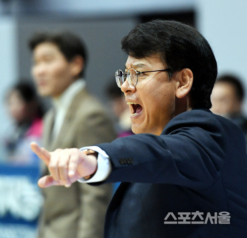 [포토] OK저축은행 정상일 감독, 막아~~~!