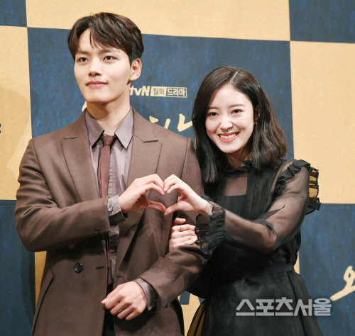 [포토] 여진구-이세영, 잘...어울리나요?