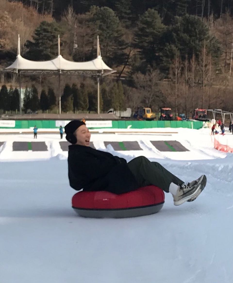 스윙스, 눈썰매 인증샷 공개...순수함+귀여움 가득[★SNS] 