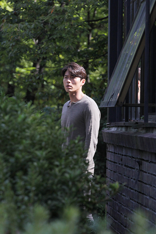 '알함브라' 현빈, 심쿵 멜로 눈빛 포착…본방 기대감 UP