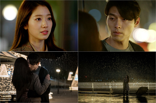 '알함브라' 현빈♥박신혜, 빗속 키스신 포착 '애틋+설렘 지수↑'