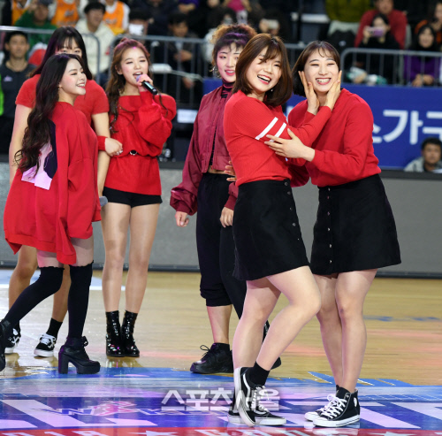 [포토] 나윤정-이주연 '깜찍한 특별 공연'