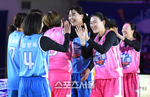 [포토] 여전한 실력 선보인 여자농구 은퇴선수들