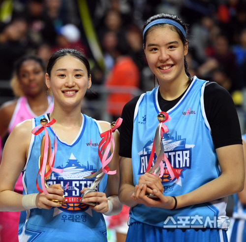 [포토] MVP+득점상 강이슬, 베트스 퍼포먼스 박지수