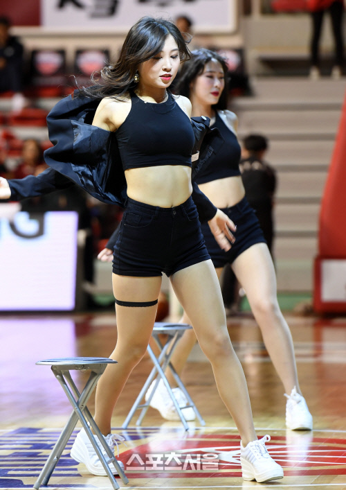 [포토] 현대모비스 치어리더 '과감한 안무'