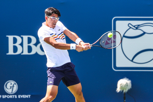 정현-날카로운 백핸드를 구사하는 정현