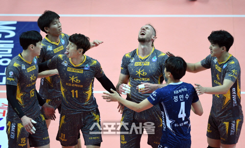 [포토] 펠리페 \'이게 아웃이 되다니\'