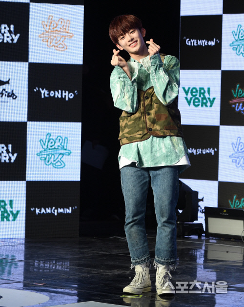 [포토] 베리베리 강민, 막내의 애교~!