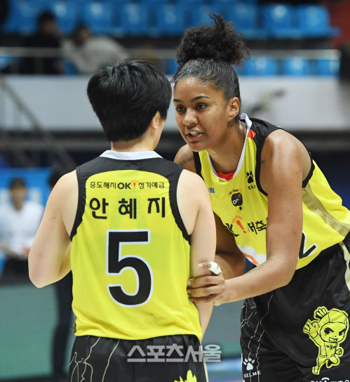 [포토] 단타스-안혜지, 잘하고있어!