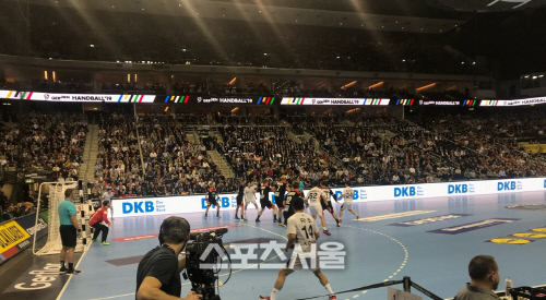 남자핸드볼 단일팀, 독일전 19-30 패배…北 리경송 '첫 골'[현장리뷰]