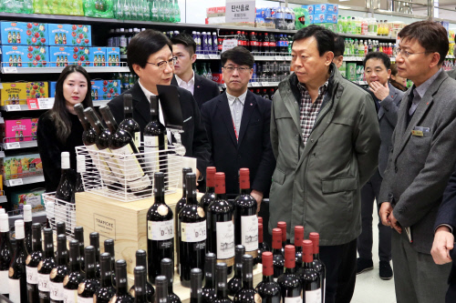 롯데 신동빈 회장 인천터미널점 방문2