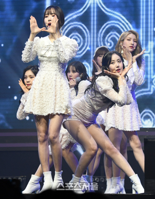 여자친구 2nd 앨범 'Time for us' 화려한 무대![포토]