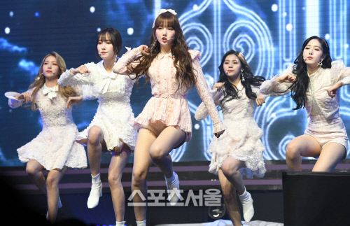 여자친구 2nd 앨범 'Time for us' 화려한 무대![포토]