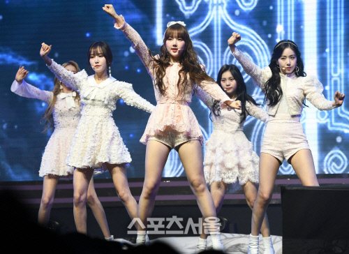 여자친구 2nd 앨범 'Time for us' 화려한 무대![포토]