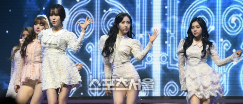 여자친구 2nd 앨범 'Time for us' 화려한 무대![포토]