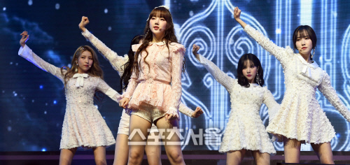 여자친구 새앨범 나왔어요'Time for us' 화려한 무대![포토]