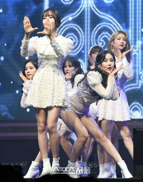 여자친구, 새앨범 나왔어요 'Time for us' 화려한 무대![포토]