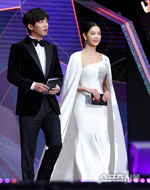 [포토] 이상엽-클라라, 서울가요대상을 위하여~!