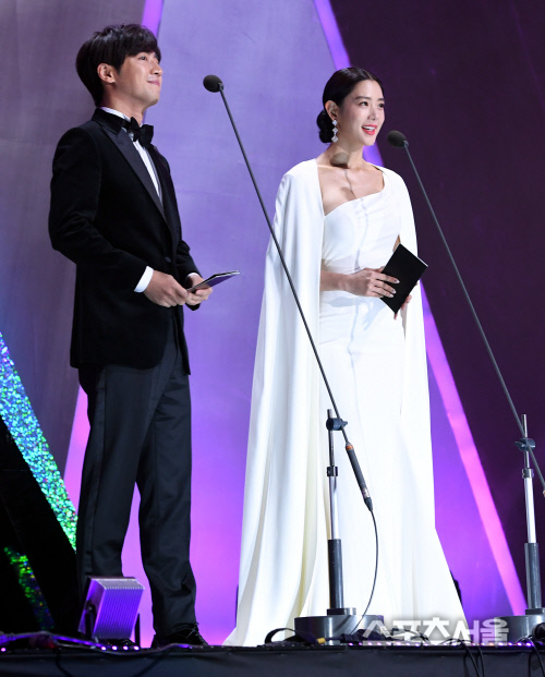 [포토] 클라라, 품절녀의 눈부신 미모~!