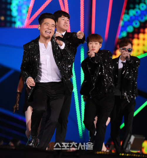 [포토] 임창정, 신나는 '그냥 냅둬' 무대 (서울가요대상)