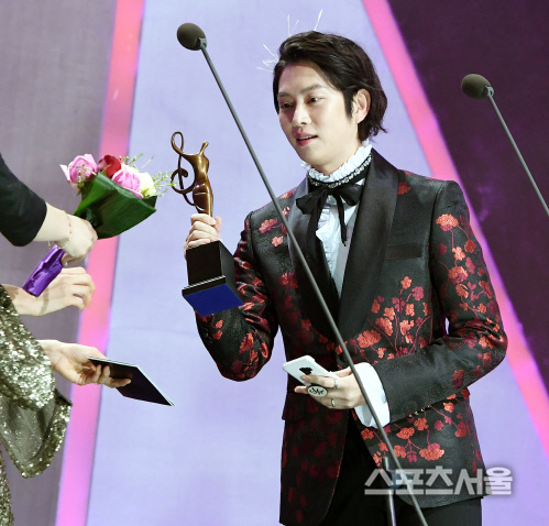 [포토] 김희철, 엑소를 대신해서~!