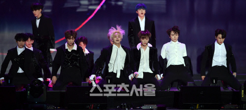 하이원 서울가요대상..세븐틴 열정무대[포토]