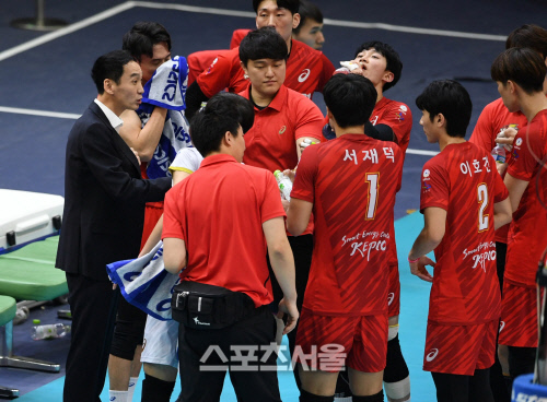 한국전력 김철수 감독, 성탄절 승리를 향해 [포토]