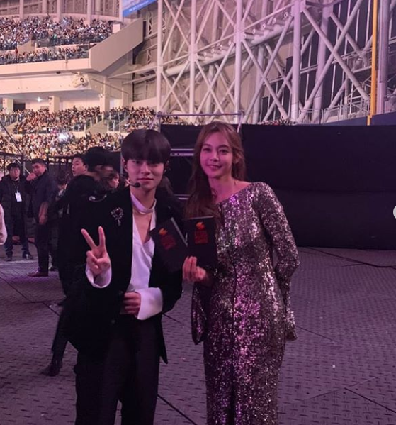 안현모, 워너원 이대휘X박우진과 '서울가요대상' 인증샷[★SNS]