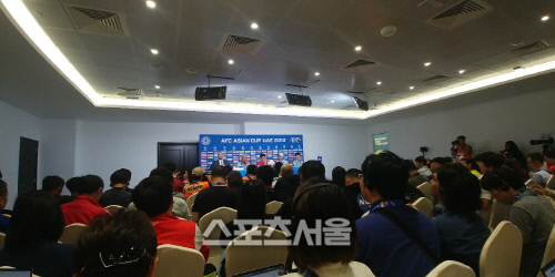 알 나얀 기자회견장