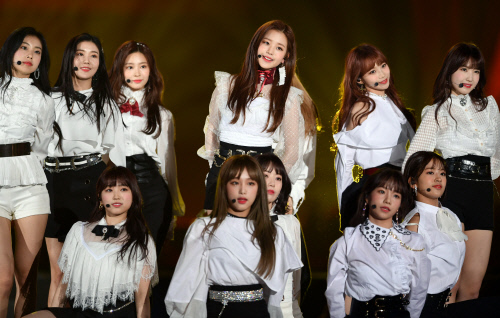 하이원 서울가요대상...아이즈원 무대[포토]