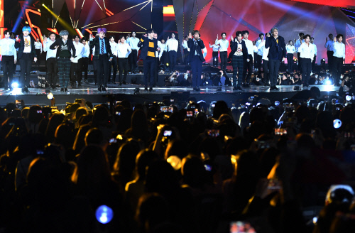 하이원 서울가요대상..피날레 BTS[포토]